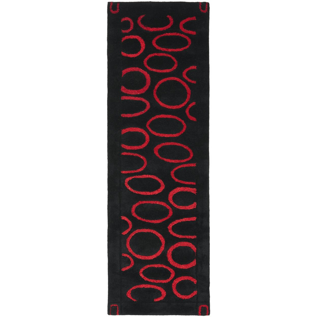 SAFAVIEH Soho Collection SOH714B Handmade Black / Red Rug Image 5