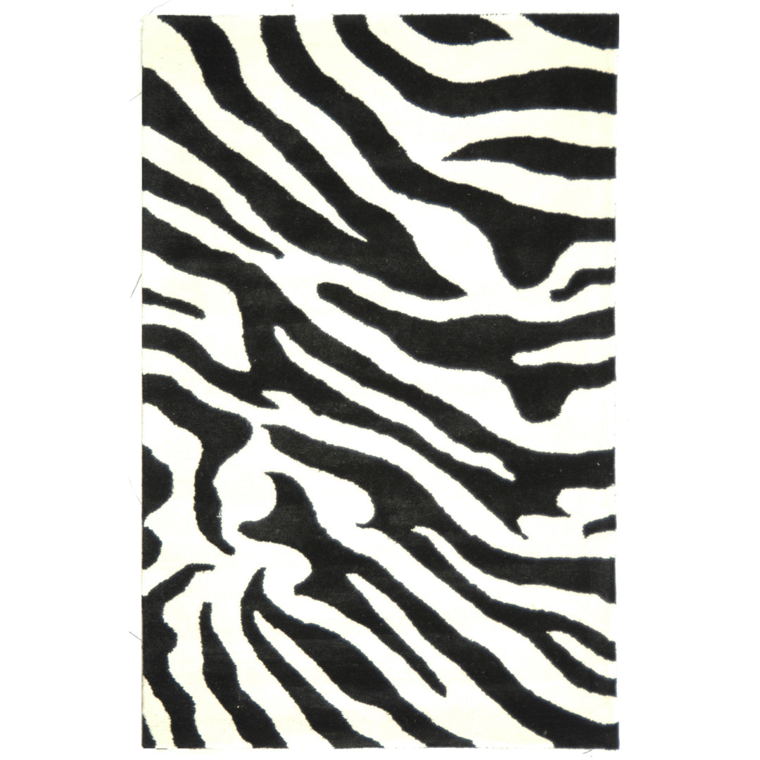 SAFAVIEH Soho SOH717A Handmade White / Black Rug Image 4