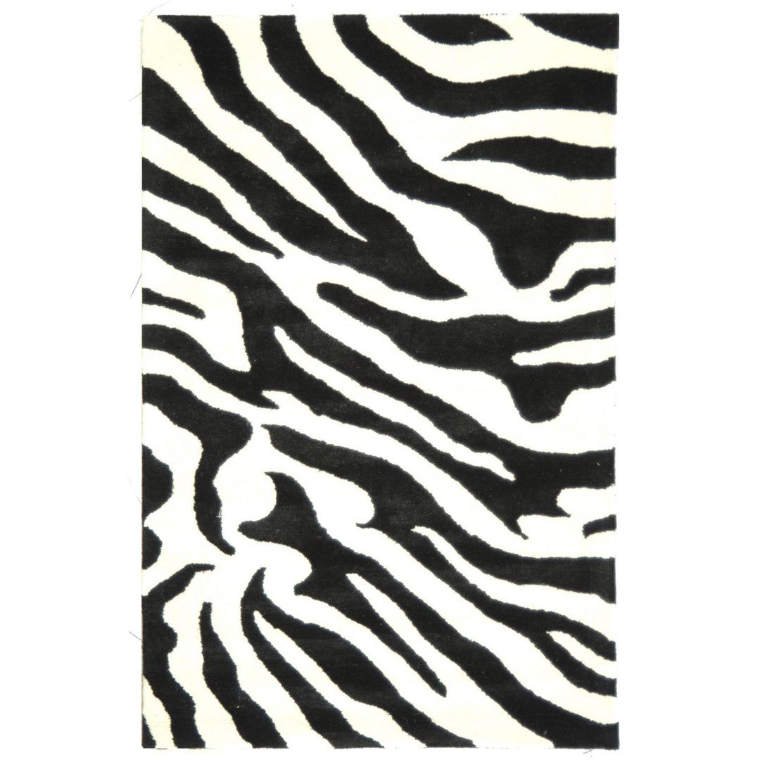 SAFAVIEH Soho SOH717A Handmade White / Black Rug Image 1