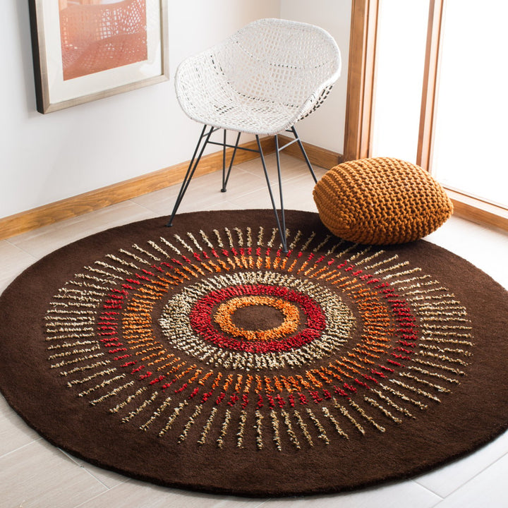 SAFAVIEH Soho Collection SOH719B Handmade Brown/Gold Rug Image 2