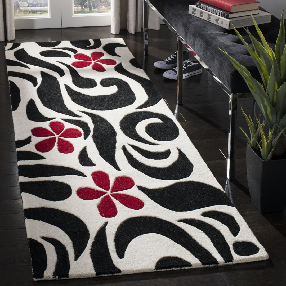 SAFAVIEH Soho SOH725A Handmade Ivory / Black Rug Image 2