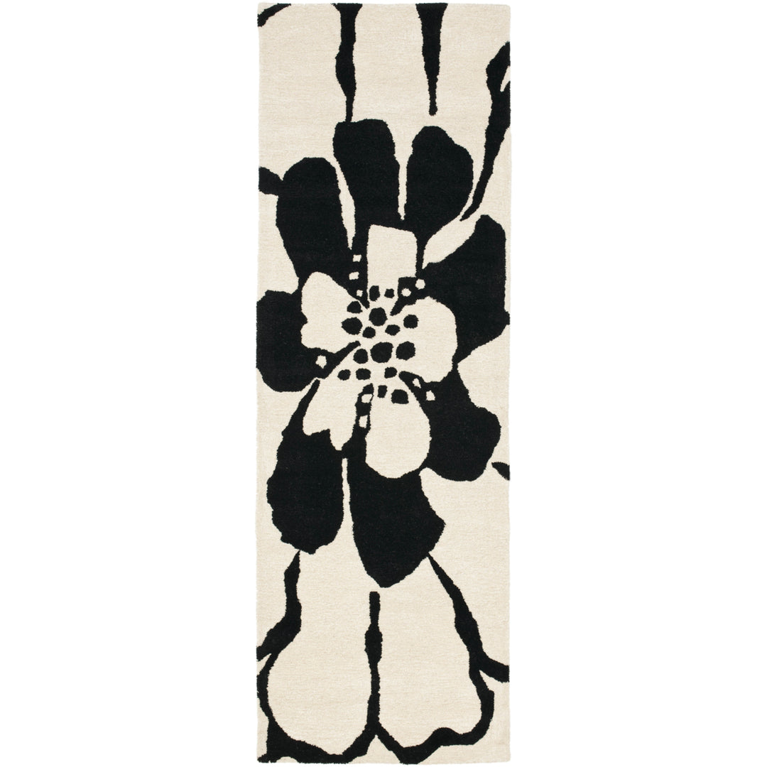 SAFAVIEH Soho SOH730A Handmade Black / White Rug Image 5