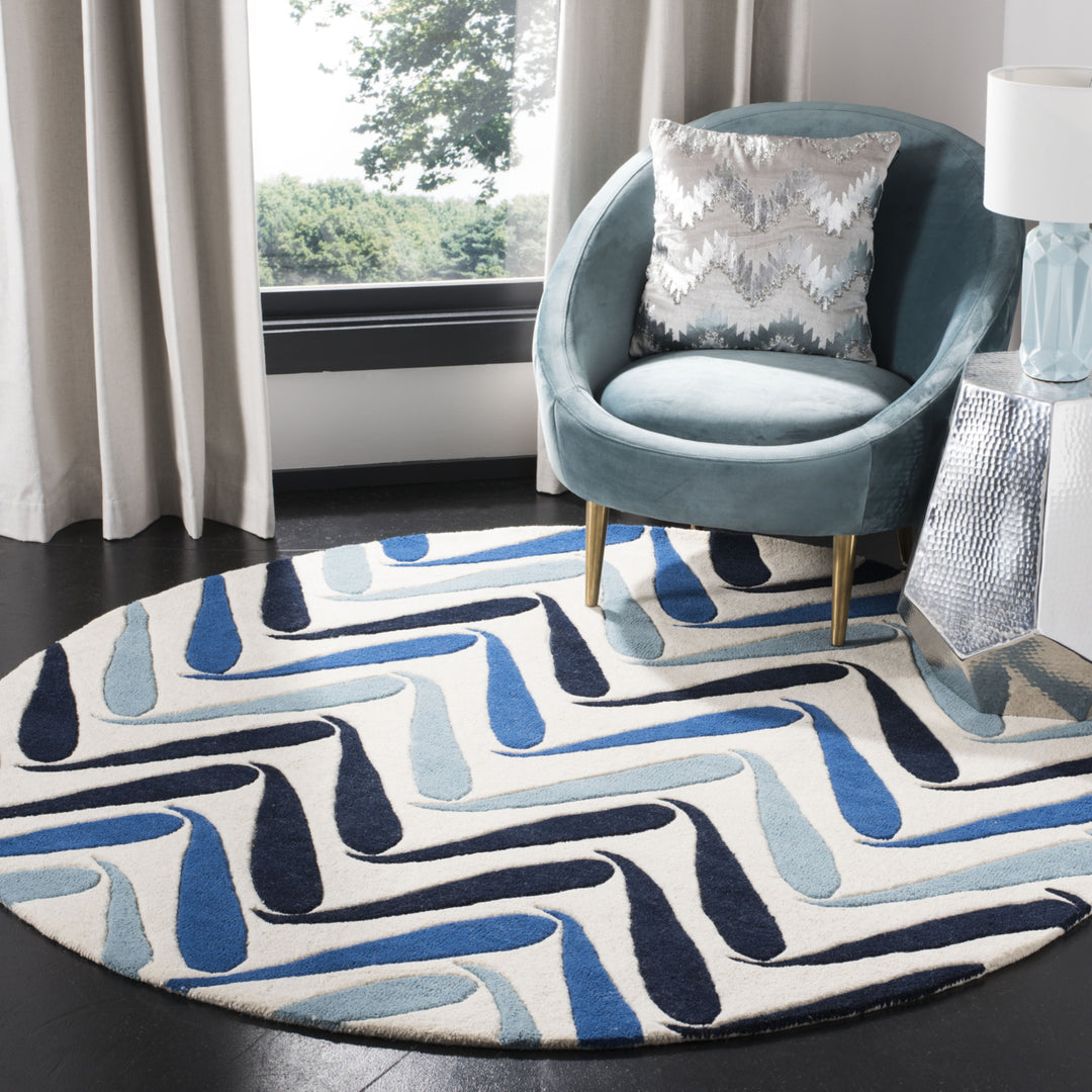 SAFAVIEH Soho Collection SOH731A Handmade Ivory/Blue Rug Image 2