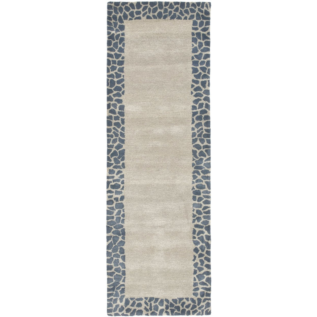 SAFAVIEH Soho SOH739B Handmade Silver / Grey Rug Image 1