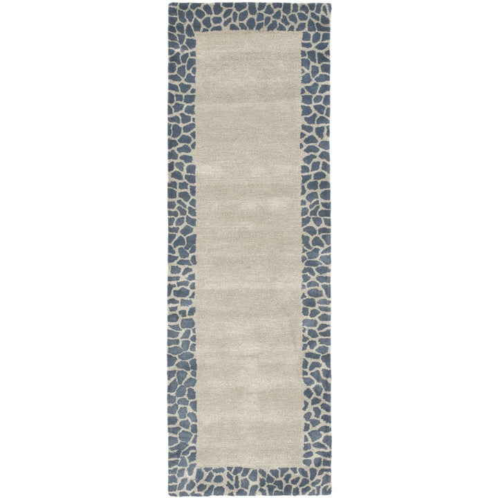 SAFAVIEH Soho SOH739B Handmade Silver / Grey Rug Image 1