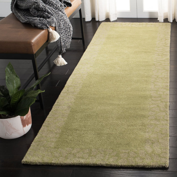 SAFAVIEH Soho SOH739C Handmade Green / Light Green Rug Image 3