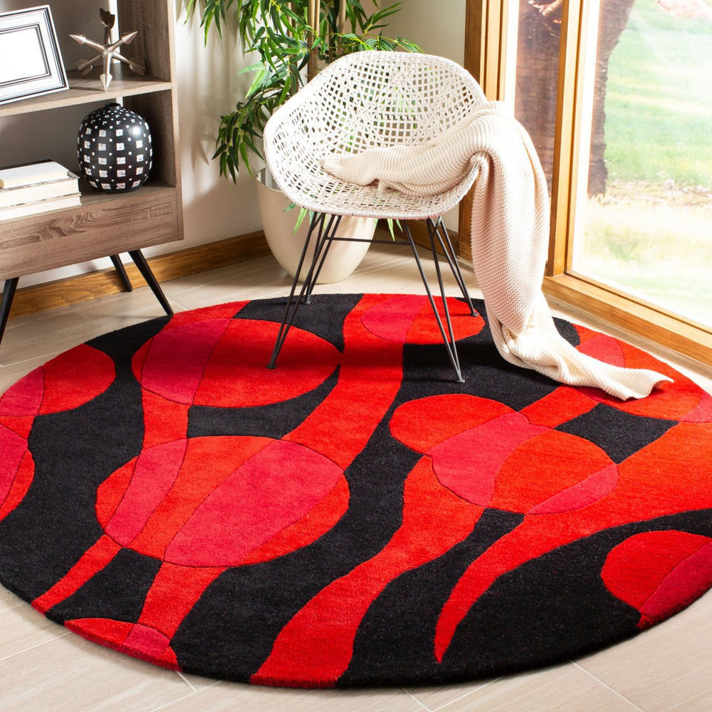 SAFAVIEH Soho Collection SOH755A Handmade Black / Red Rug Image 2