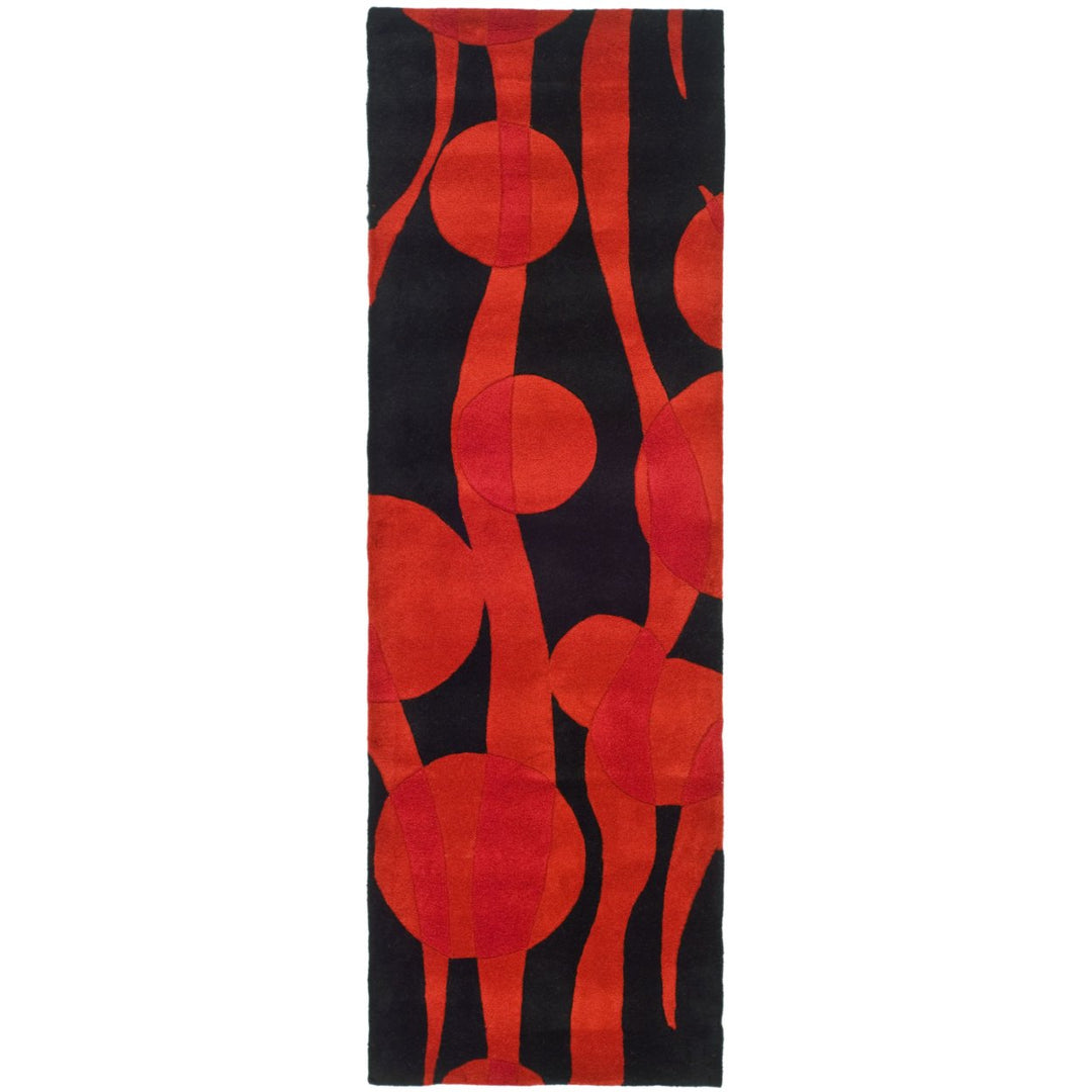 SAFAVIEH Soho Collection SOH755A Handmade Black / Red Rug Image 1