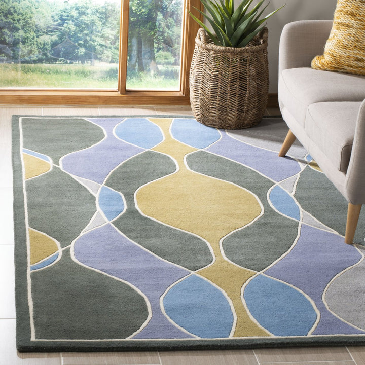 SAFAVIEH Soho Collection SOH762C Handmade Grey/Multi Rug Image 1