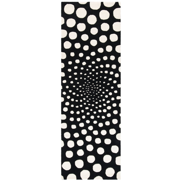 SAFAVIEH Soho SOH766B Handmade Black / Ivory Rug Image 5