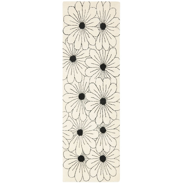 SAFAVIEH Soho SOH768B Handmade Ivory / Black Rug Image 3