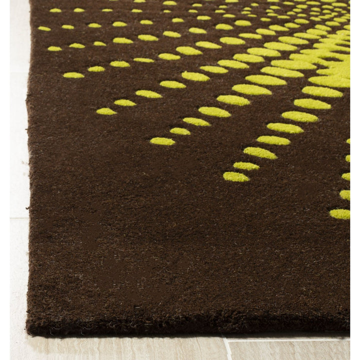 SAFAVIEH Soho SOH769B Handmade Brown / Green Rug Image 5