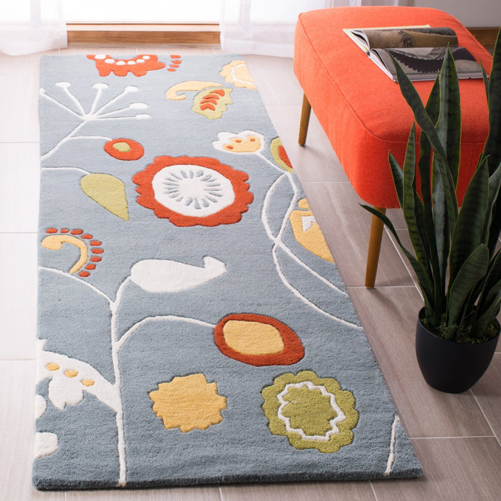 SAFAVIEH Soho SOH772A Handmade Light Blue / Multi Rug Image 3