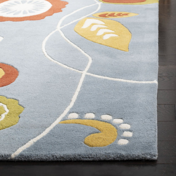 SAFAVIEH Soho SOH772A Handmade Light Blue / Multi Rug Image 7