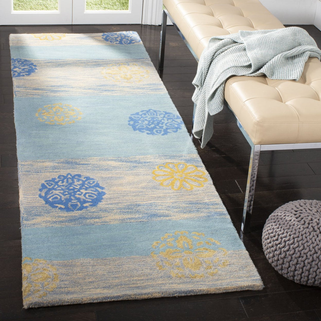 SAFAVIEH Soho Collection SOH777A Handmade Blue/Multi Rug Image 2