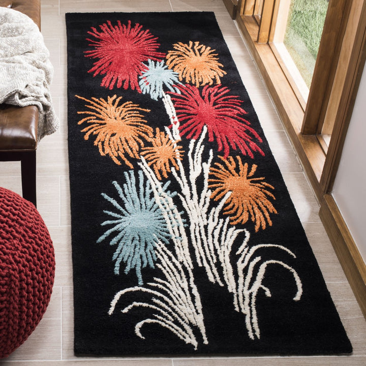 SAFAVIEH Soho SOH775A Handmade Black / Multi Rug Image 3