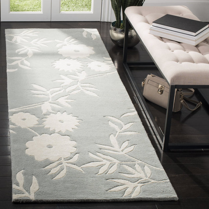 SAFAVIEH Soho Collection SOH774C Handmade Grey/Ivory Rug Image 9