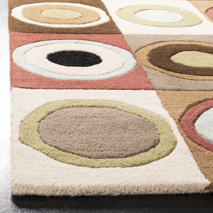 SAFAVIEH Soho Collection SOH780A Handmade Multi Rug Image 5