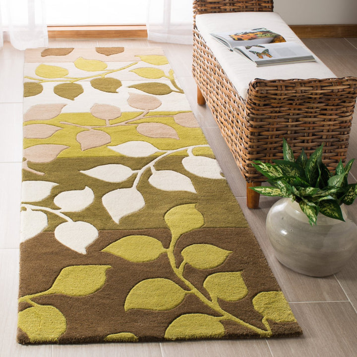 SAFAVIEH Soho SOH785A Handmade Green / Beige Rug Image 3