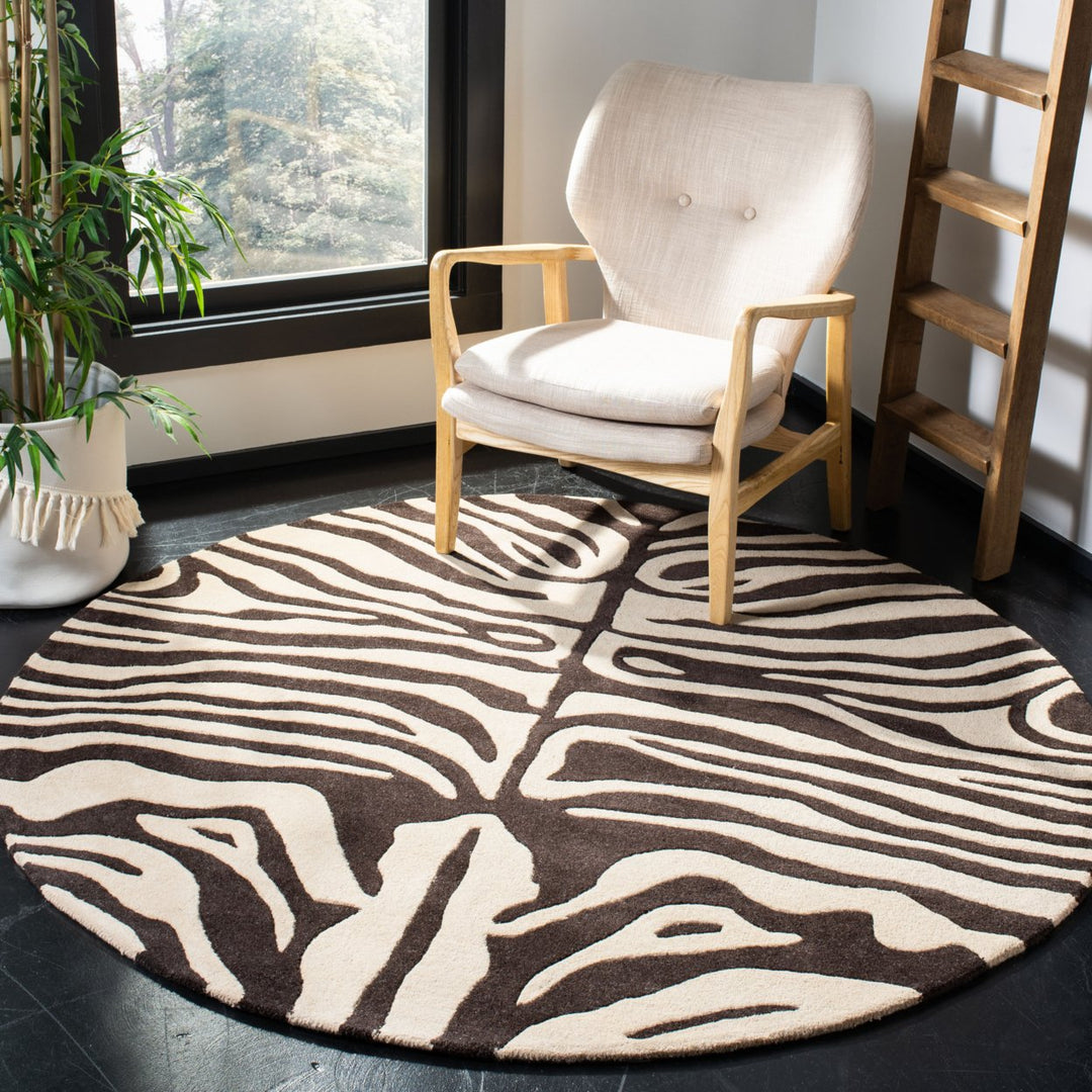 SAFAVIEH Soho SOH811A Handmade Beige / Charcoal Rug Image 1