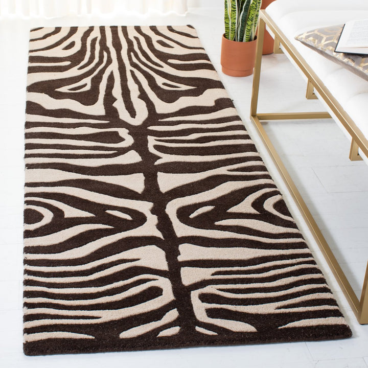 SAFAVIEH Soho SOH811A Handmade Beige / Charcoal Rug Image 2