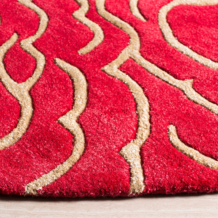 SAFAVIEH Soho Collection SOH812A Handmade Red Rug Image 7