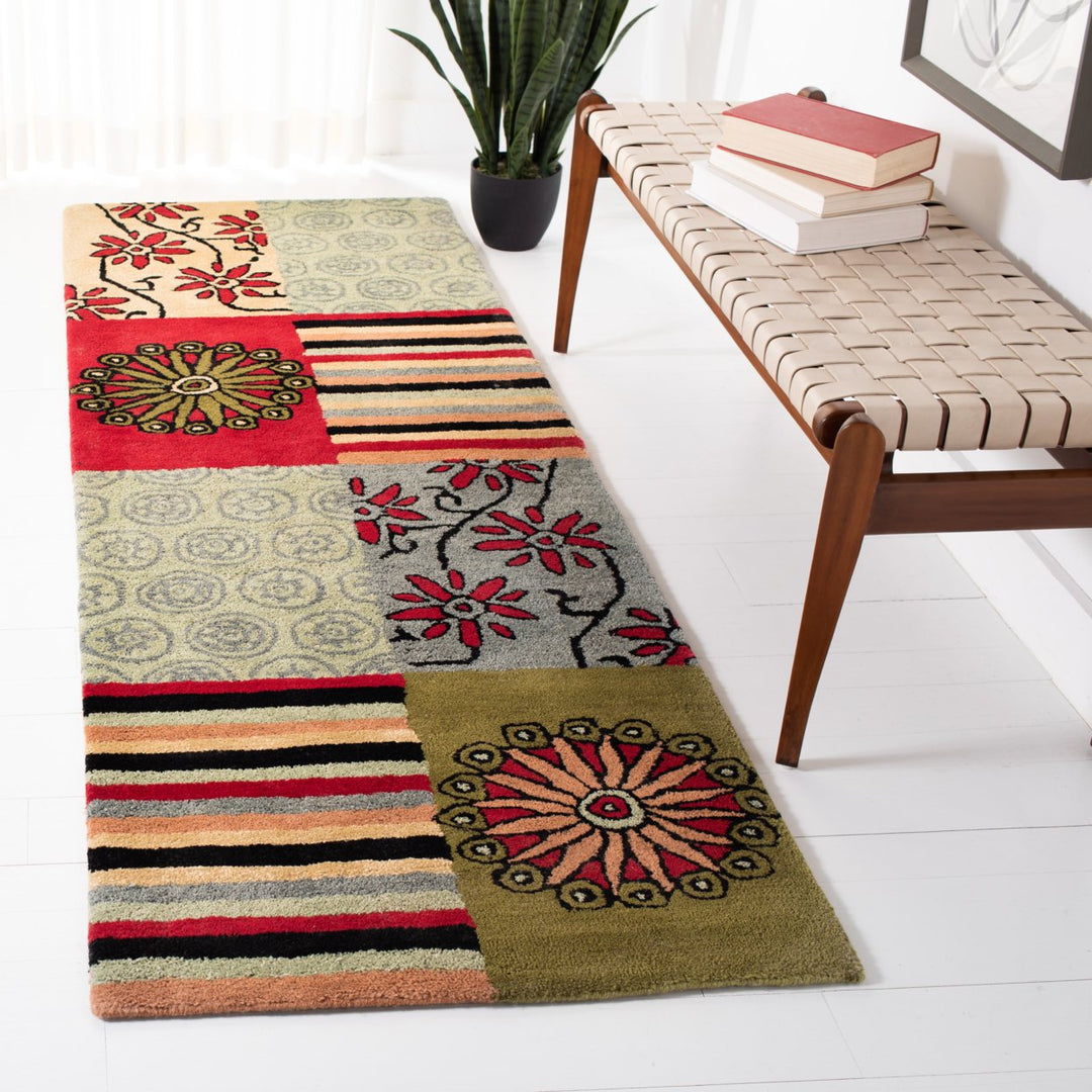 SAFAVIEH Soho Collection SOH817A Handmade Multi Rug Image 9