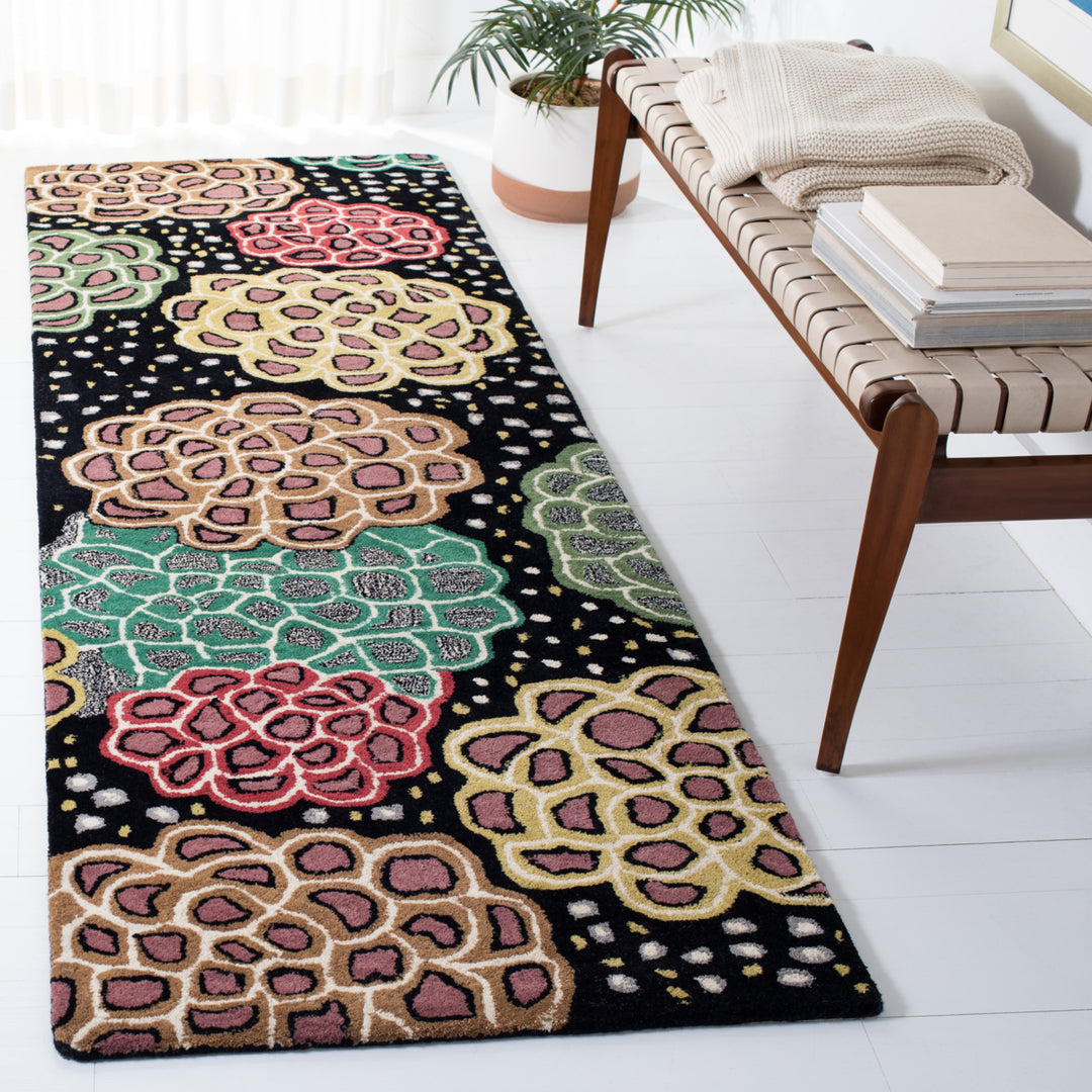 SAFAVIEH Soho SOH819A Handmade Black / Multi Rug Image 3