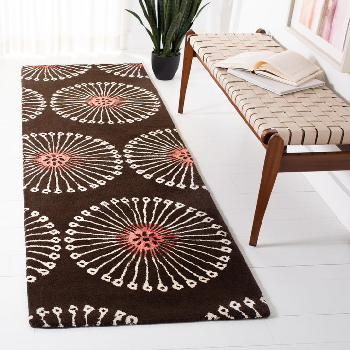 SAFAVIEH Soho SOH821B Handmade Coffee / Brown Rug Image 3