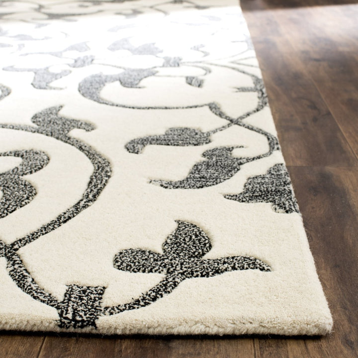 SAFAVIEH Soho Collection SOH840A Handmade Ivory/Grey Rug Image 7