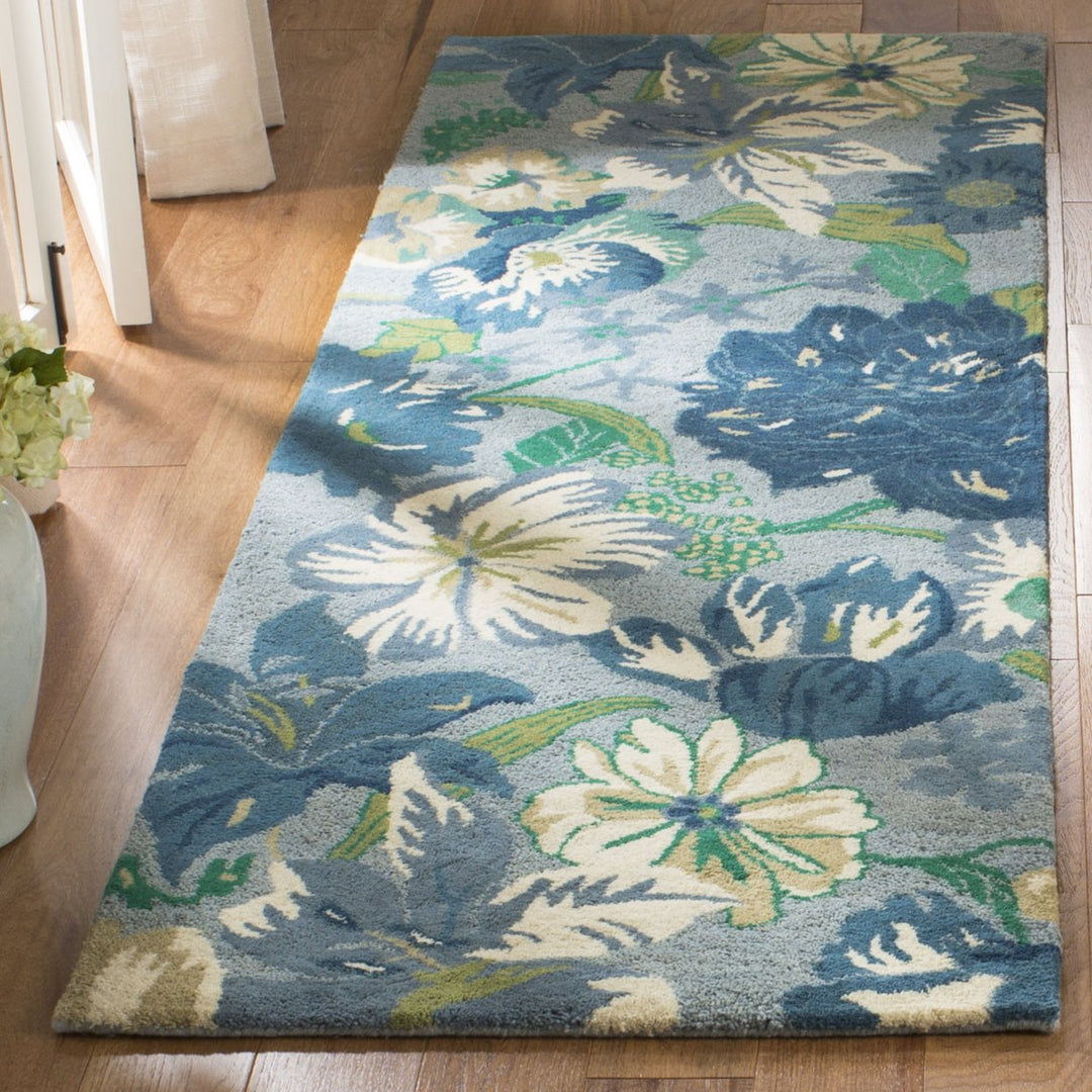 SAFAVIEH Soho Collection SOH849A Handmade Blue/Multi Rug Image 3