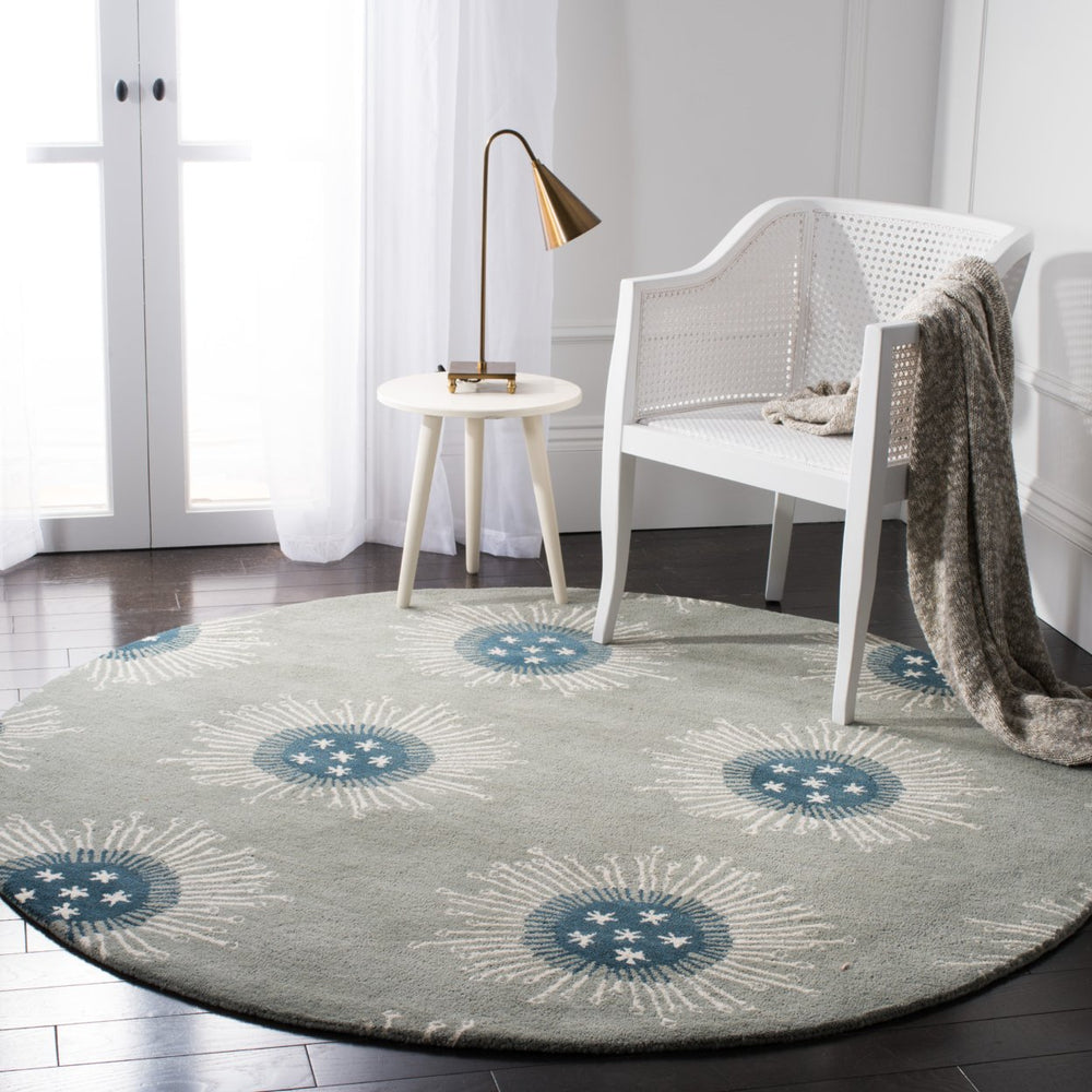 SAFAVIEH Soho SOH852B Handmade Light Blue / Multi Rug Image 2