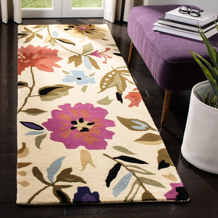 SAFAVIEH Soho SOH854A Handmade Ivory / Multi Rug Image 3