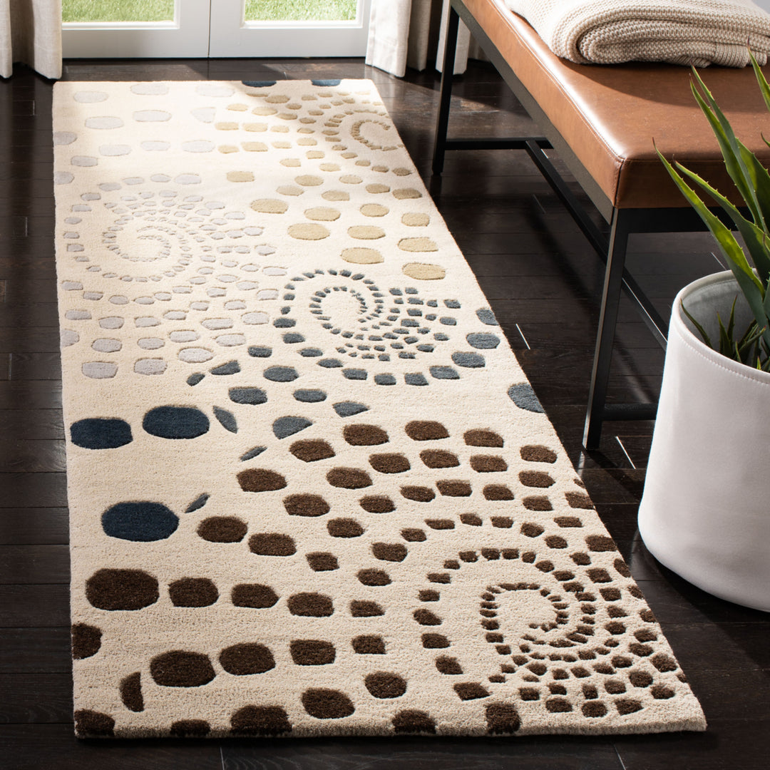 SAFAVIEH Soho SOH859B Handmade Beige / Multi Rug Image 3