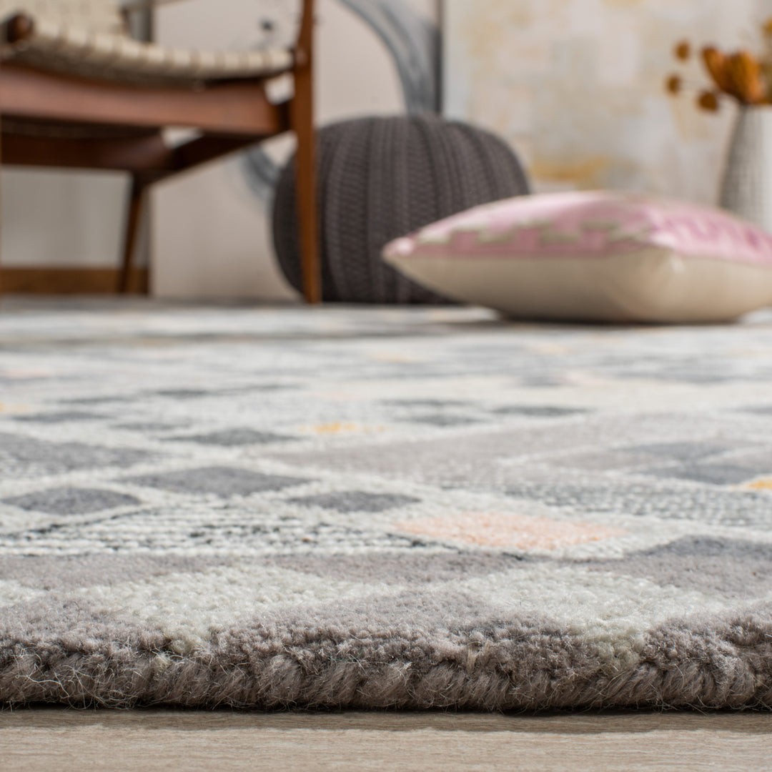 SAFAVIEH Soho Collection SOH876F Handmade Grey / Gold Rug Image 8