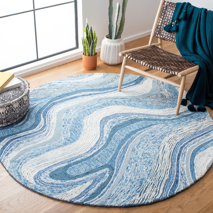 SAFAVIEH Soho Collection SOH879M Handmade Blue/Ivory Rug Image 2