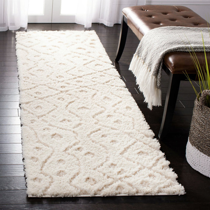 SAFAVIEH Sparta Shag Collection SPG511D Ivory / Beige Rug Image 3