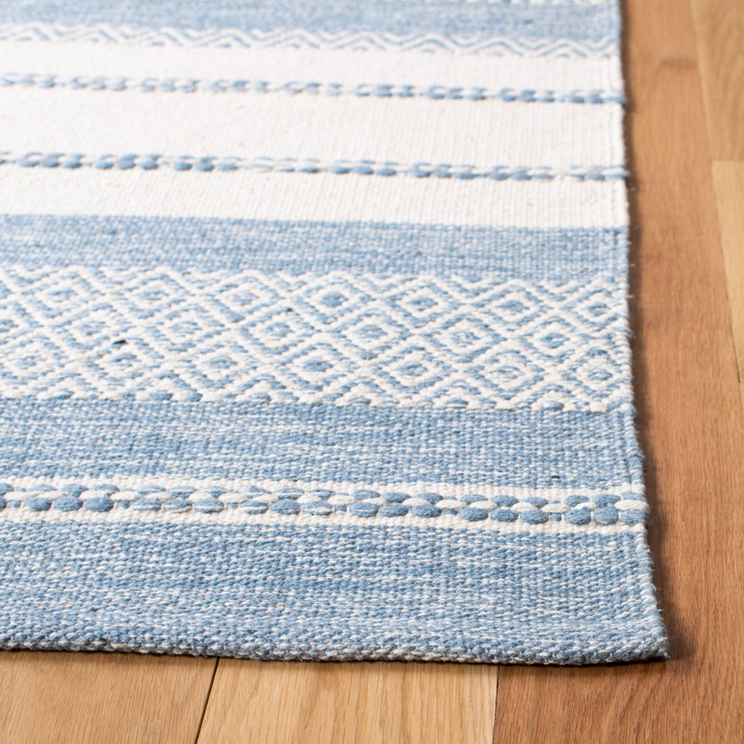 SAFAVIEH Striped Kilim STK503A Handwoven Ivory /Blue Rug Image 5