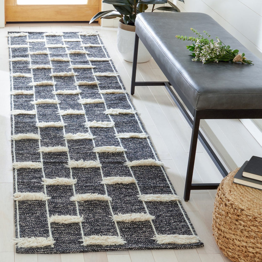 SAFAVIEH Striped Kilim STK508Z Black / Ivory Rug Image 2