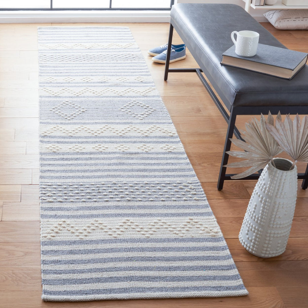 SAFAVIEH Striped Kilim STK511G Silver / Ivory Rug Image 2