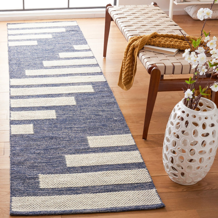 SAFAVIEH Striped Kilim STK514N Handwoven Navy /Ivory Rug Image 2