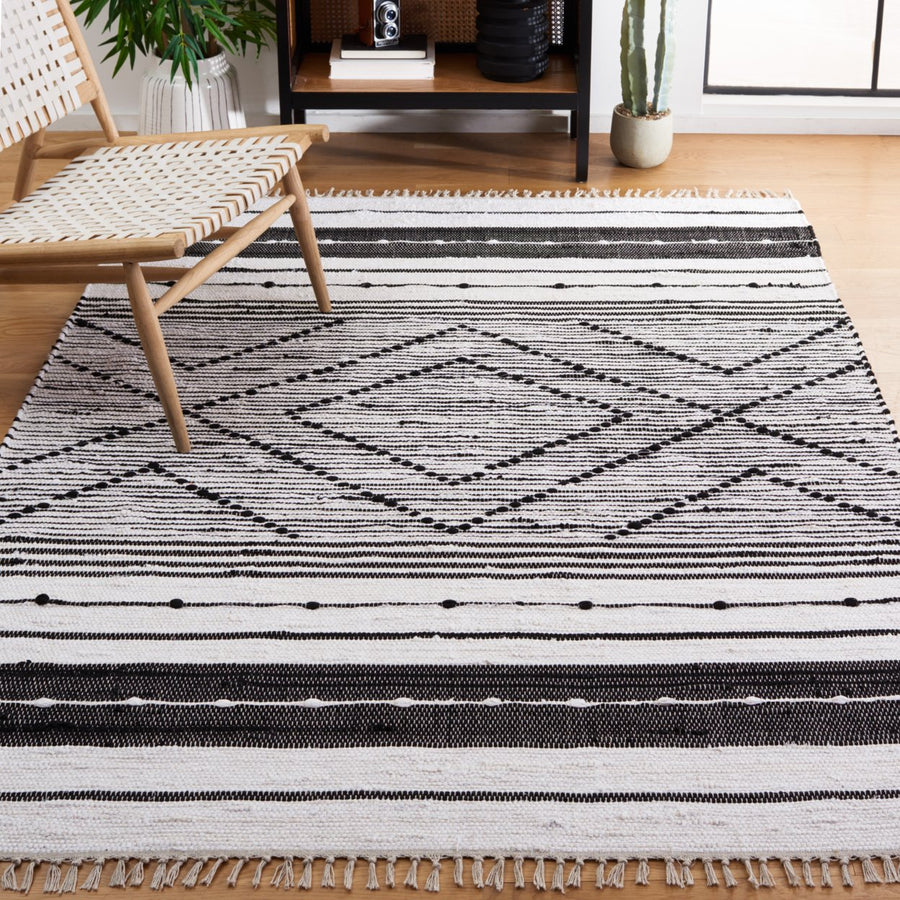 SAFAVIEH Striped Kilim STK200Z Black / Ivory Rug Image 1