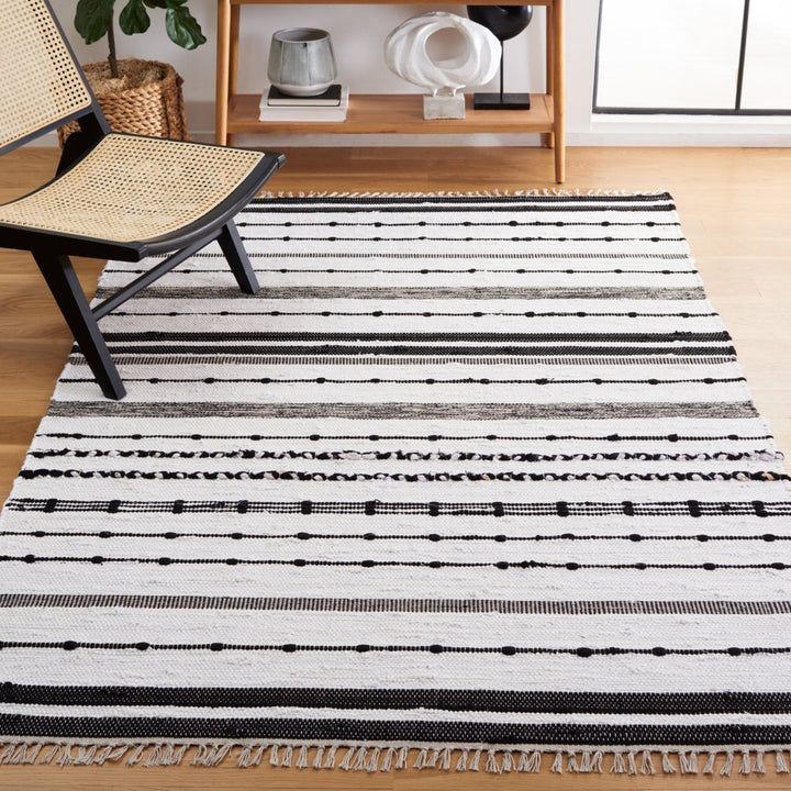 SAFAVIEH Striped Kilim STK201A Ivory / Black Rug Image 1