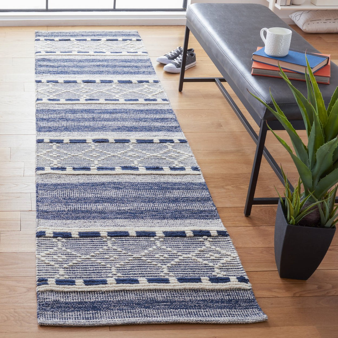 SAFAVIEH Striped Kilim STK522N Handwoven Navy /Ivory Rug Image 2