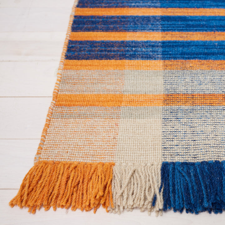 SAFAVIEH Striped Kilim STK701B Handwoven Beige /Blue Rug Image 4