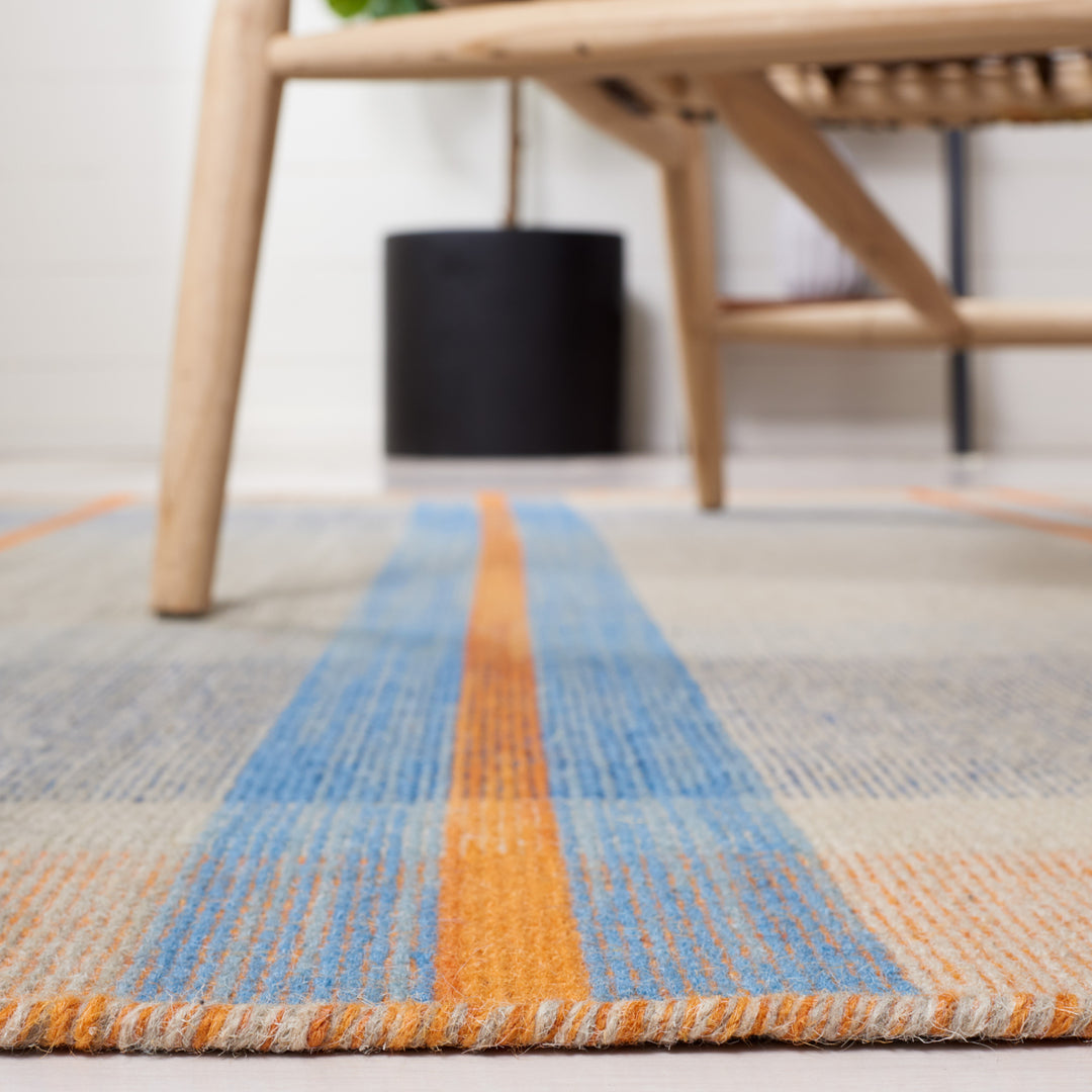 SAFAVIEH Striped Kilim STK701B Handwoven Beige /Blue Rug Image 5