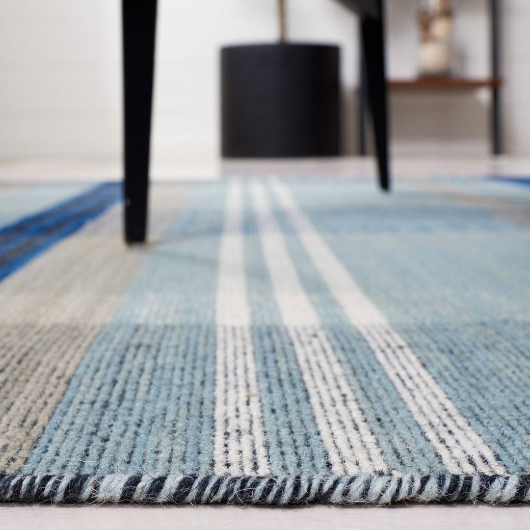 SAFAVIEH Striped Kilim STK703N Navy / Charcoal Rug Image 5