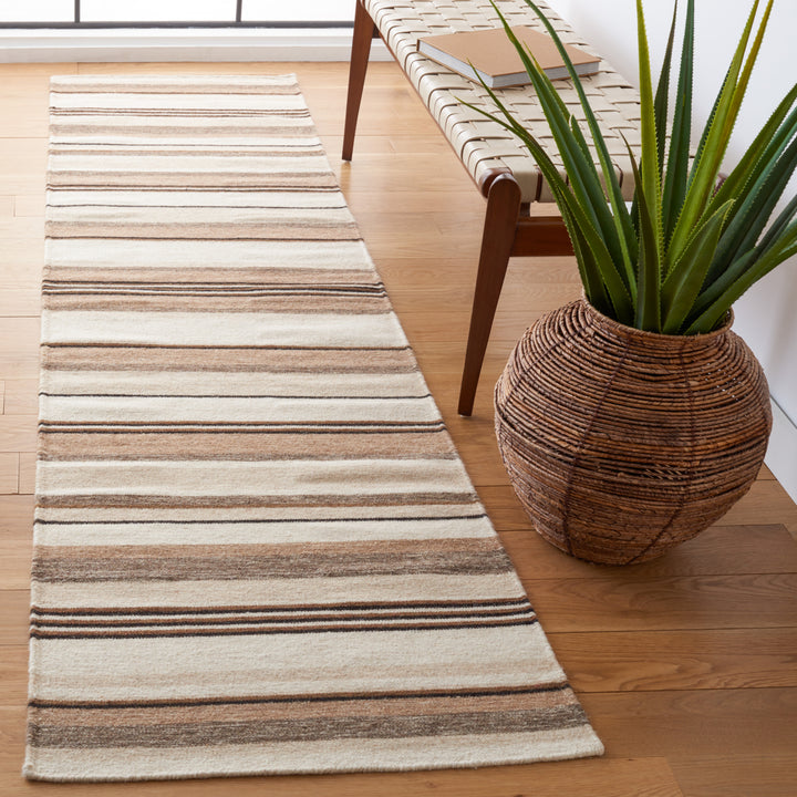 SAFAVIEH Striped Kilim STK601A Natural / Ivory Rug Image 2