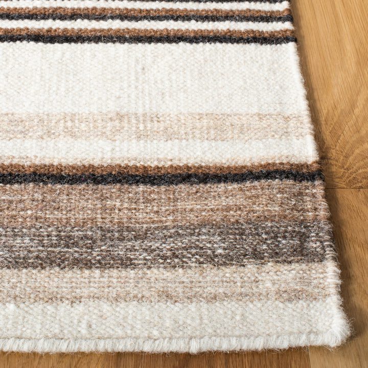 SAFAVIEH Striped Kilim STK601A Natural / Ivory Rug Image 5