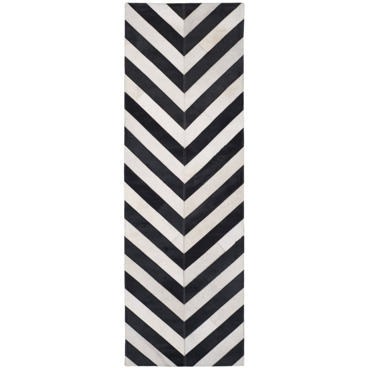 SAFAVIEH Studio Leather STL122A White / Black Rug Image 3